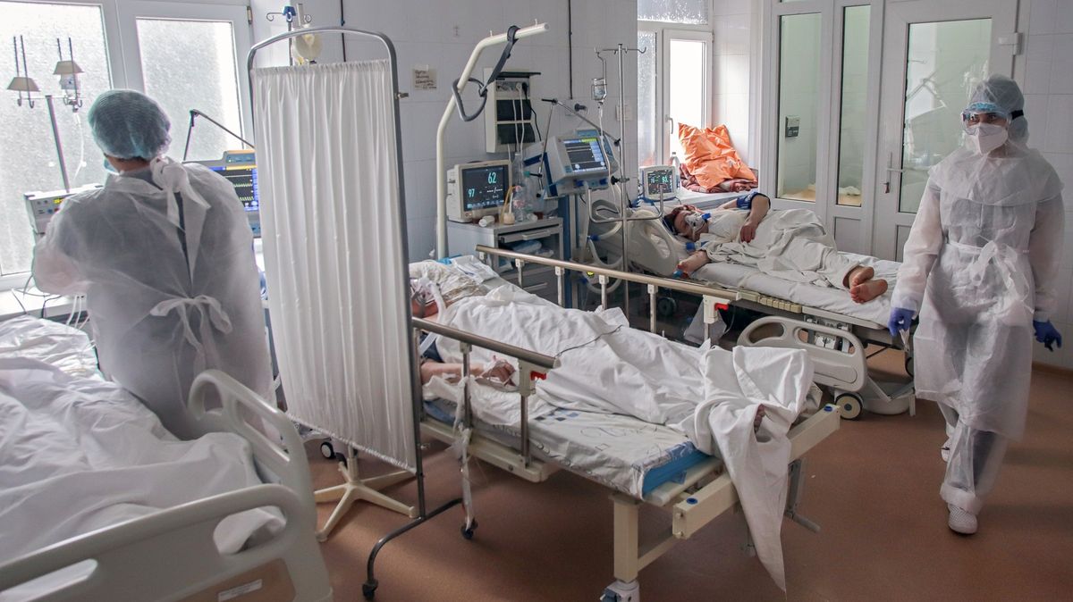 Rusko hlásí čtvrt milionu obětí covidu, nemocnicím dochází lůžka i kyslík